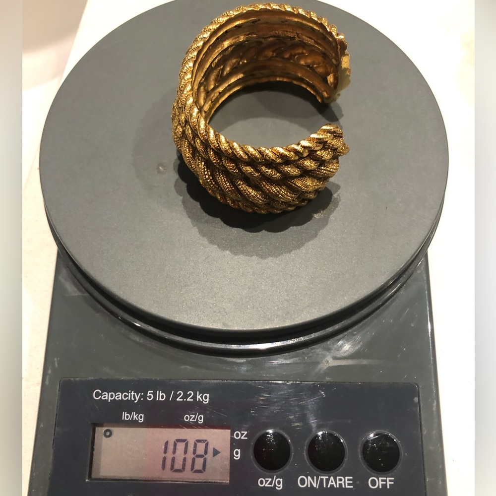 Chanel Authentic gold color twisted bracelet - Picture 9 of 13